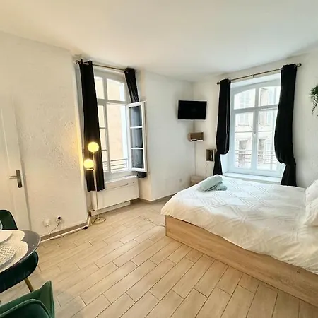 Appartement Place Malespine Proche Port Vauban Antibes