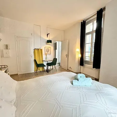 Place Malespine Proche Port Vauban 昂蒂布