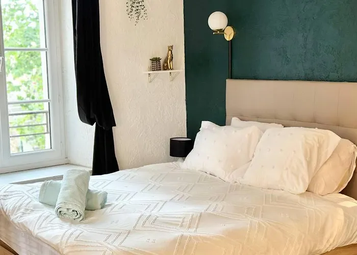 Place Malespine Proche Port Vauban Antibes