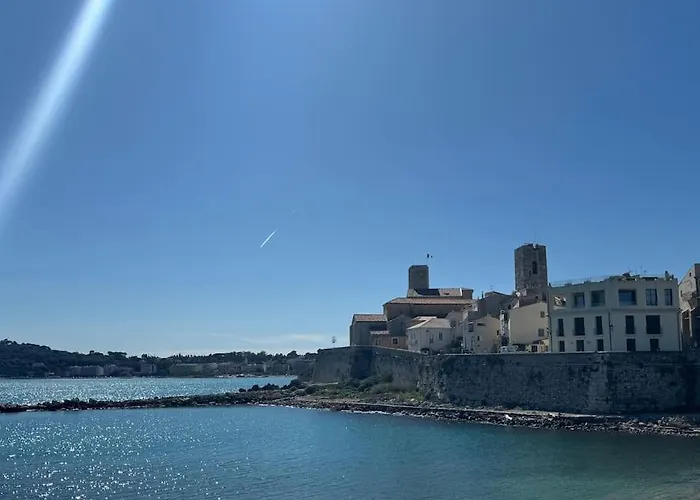 Place Malespine Proche Port Vauban Antibes