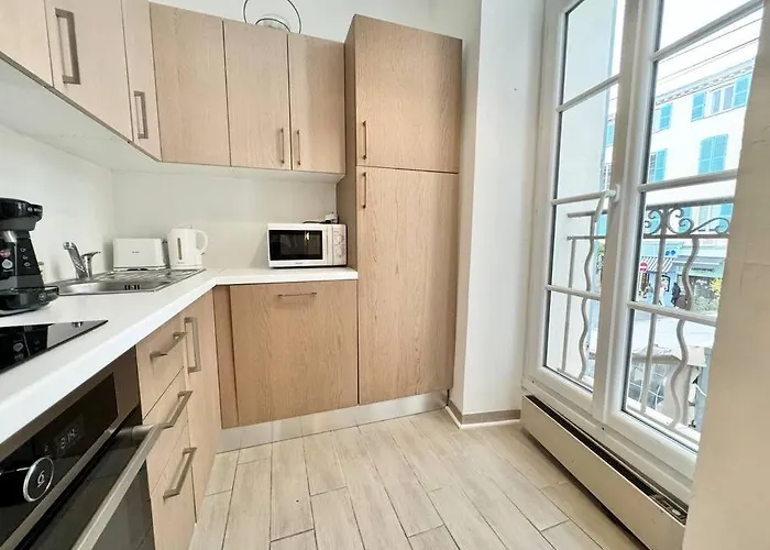 Appartement Place Malespine Proche Port Vauban