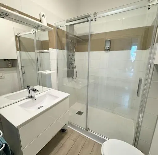 Appartement Place Malespine Proche Port Vauban *