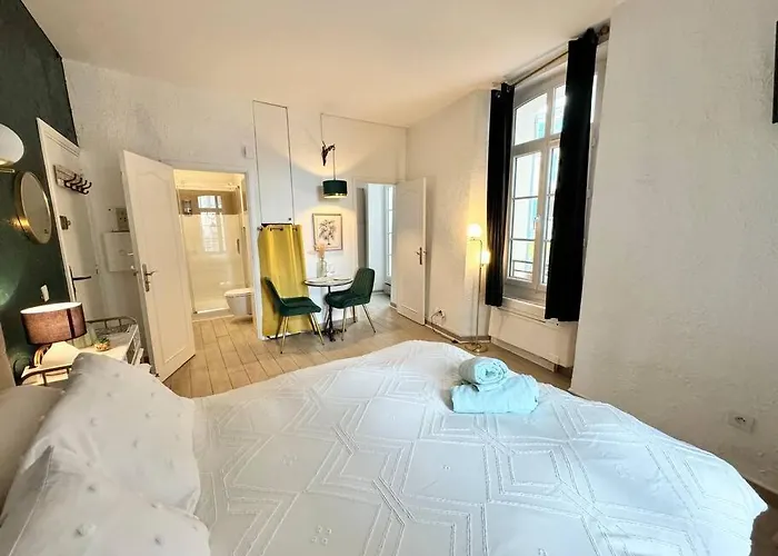 Appartement Place Malespine Proche Port Vauban Antibes