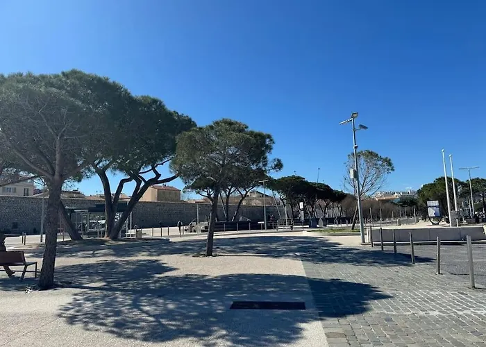 Appartement Place Malespine Proche Port Vauban