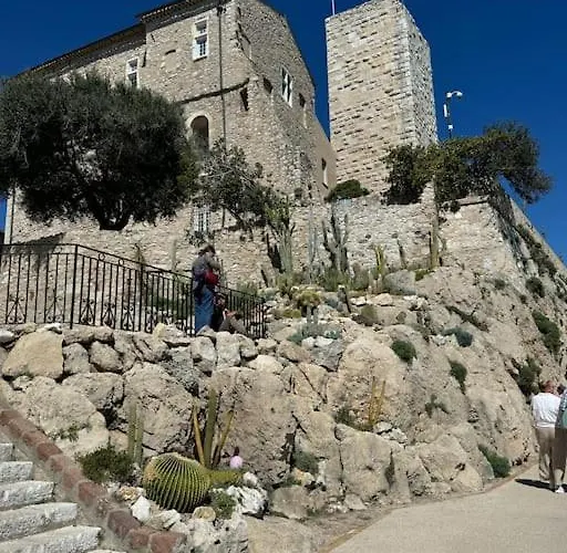 Appartement Place Malespine Proche Port Vauban *