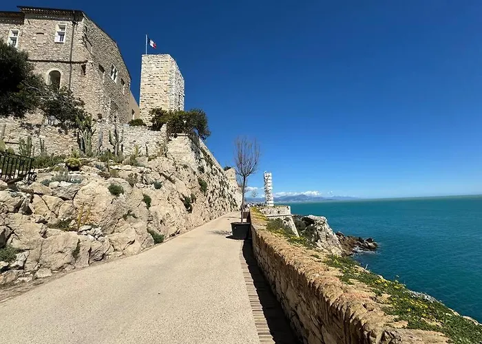 Appartement Place Malespine Proche Port Vauban Antibes