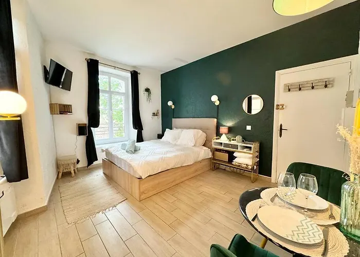 Place Malespine Proche Port Vauban Antibes